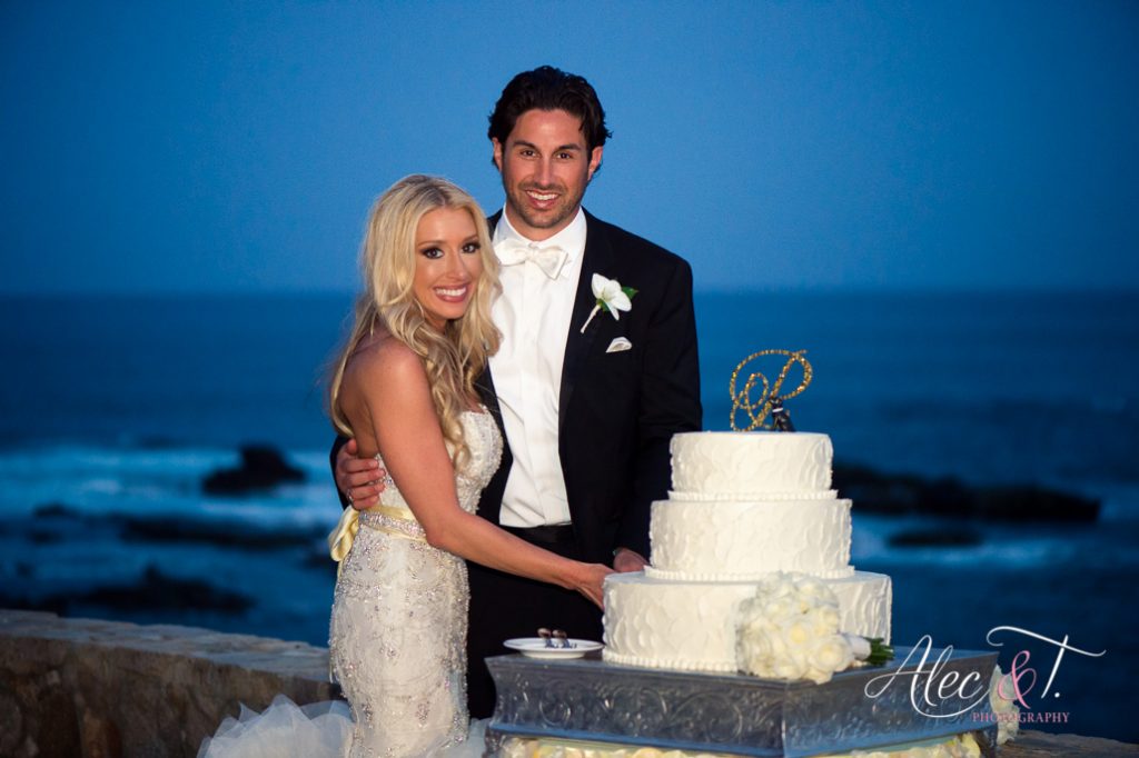 Gorgeous photo and wedding cake picture by Alec and T and cake by Be That Bride Wedding planning wedding cake in Los cabos with wedding couple