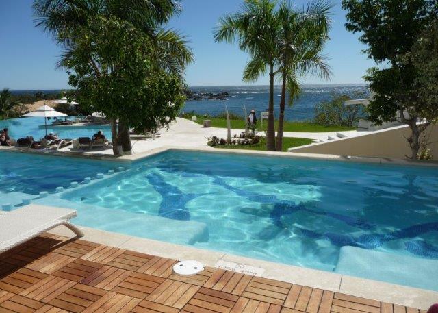 Secrets Huatulco Suites that are swim out from your room 