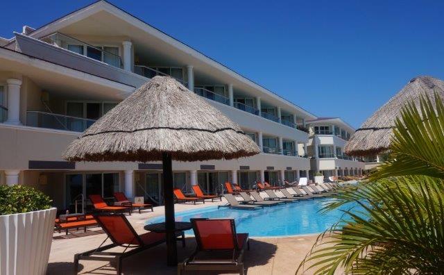 Sunrise Moon Palace enjoy the swim out Suites 