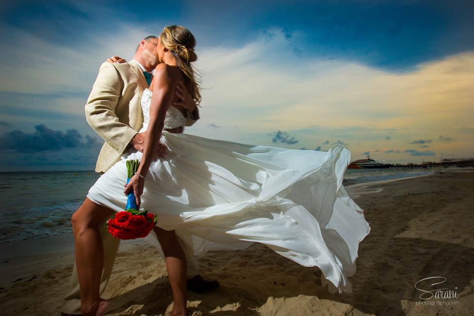 Wedding picture of couple by Sarani photography