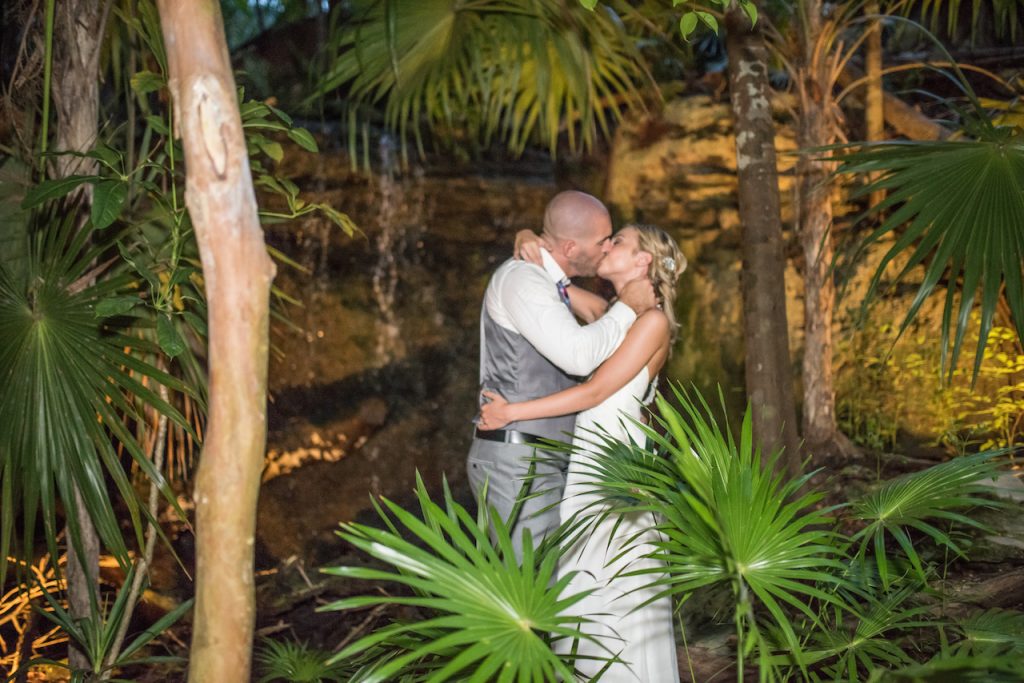 Tropical wedding pictures add wonderful memories of your Mexican Dream Wedding! 17