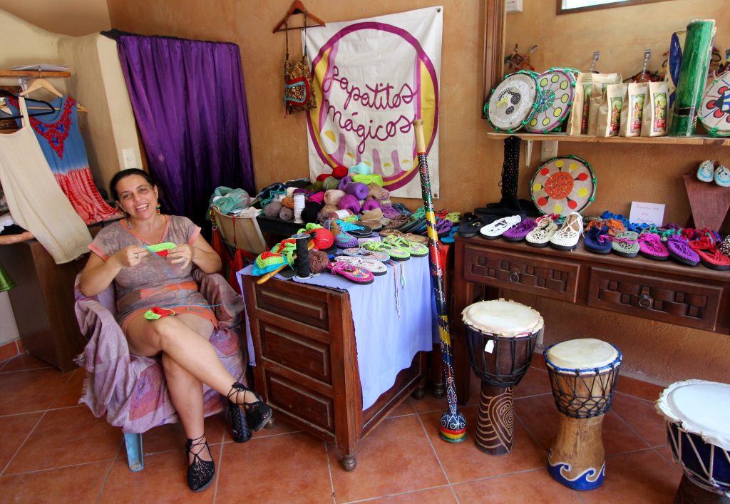 Beautifully hand crafted gifts and clothing at Gapatitos Magicos. Gapatitos Magicos gift store with hand made attire