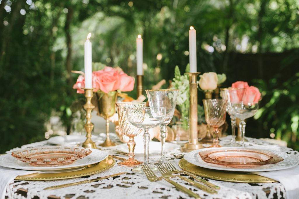 The roses create the perfect touch to this artfully done table set up Viceroy Riviera Maya, Laura Reyes: http://www.viceroyhotelsandresorts.com/en/rivieramaya 7