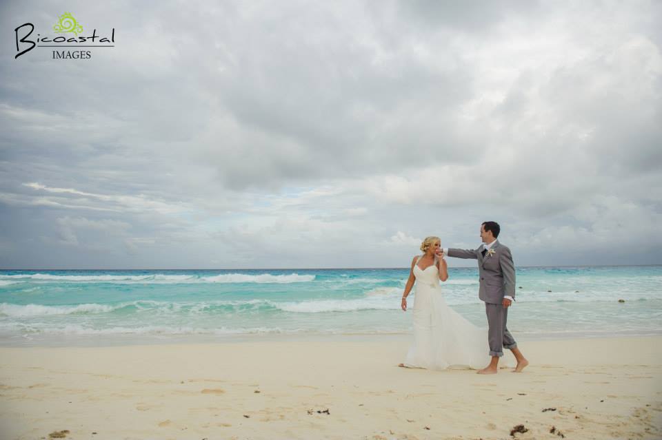 Hard Rock Cancun wedding couple 