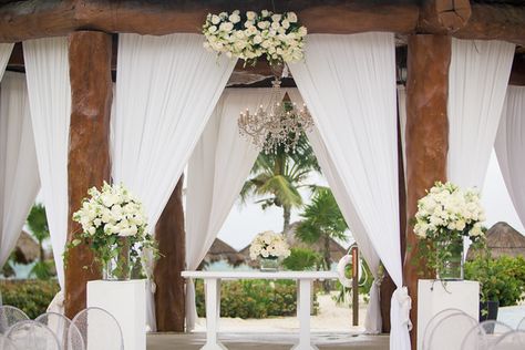 6 Detailed flowers on gazebo