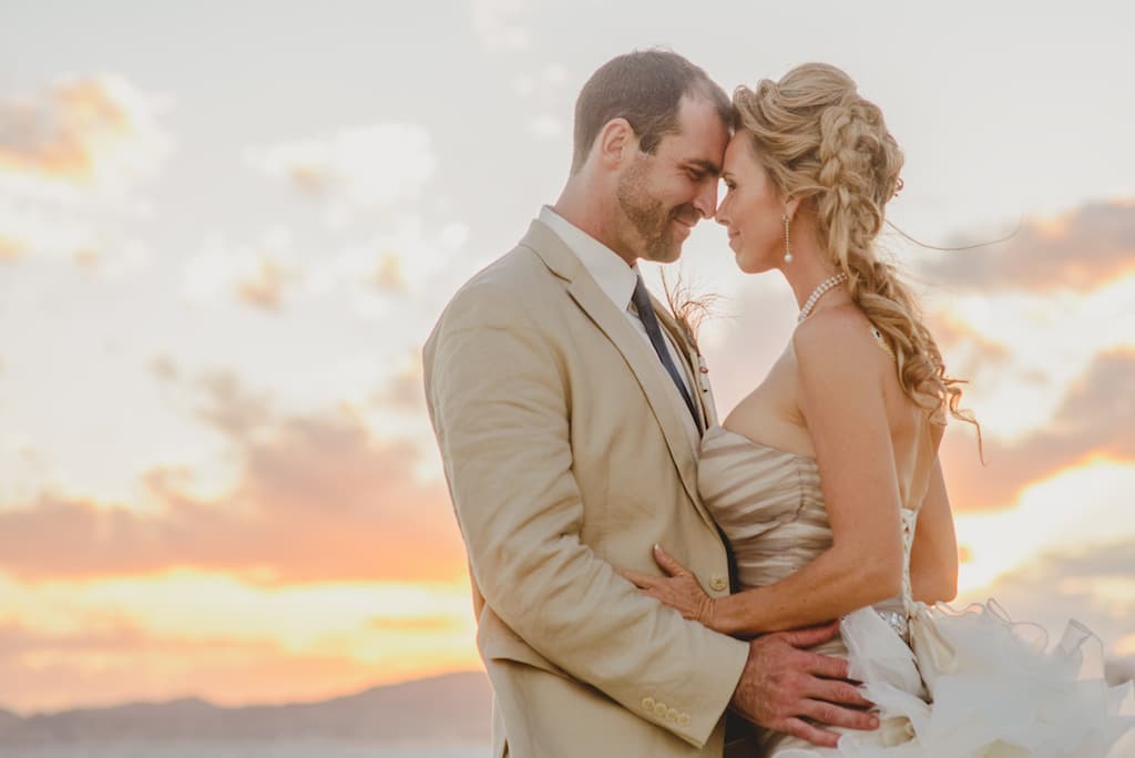 Couple under the sunset in Los Cabos 