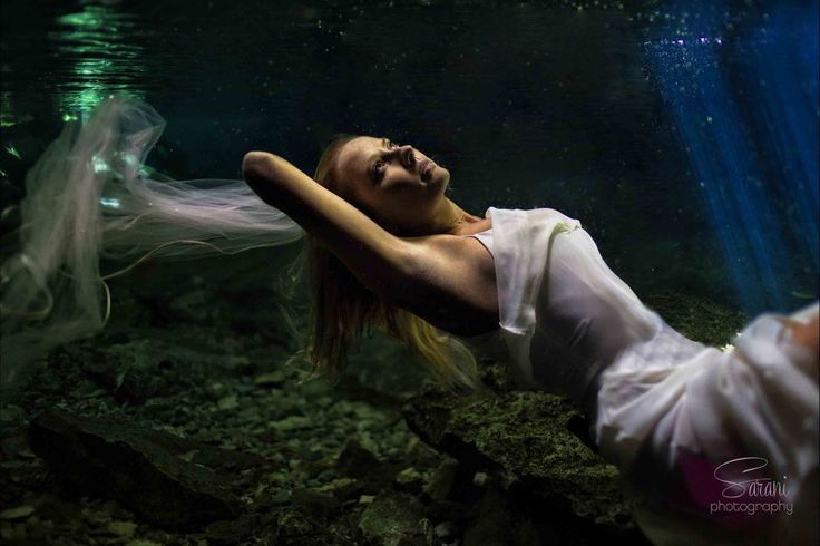 9Hole cenote wedding shoot with bride