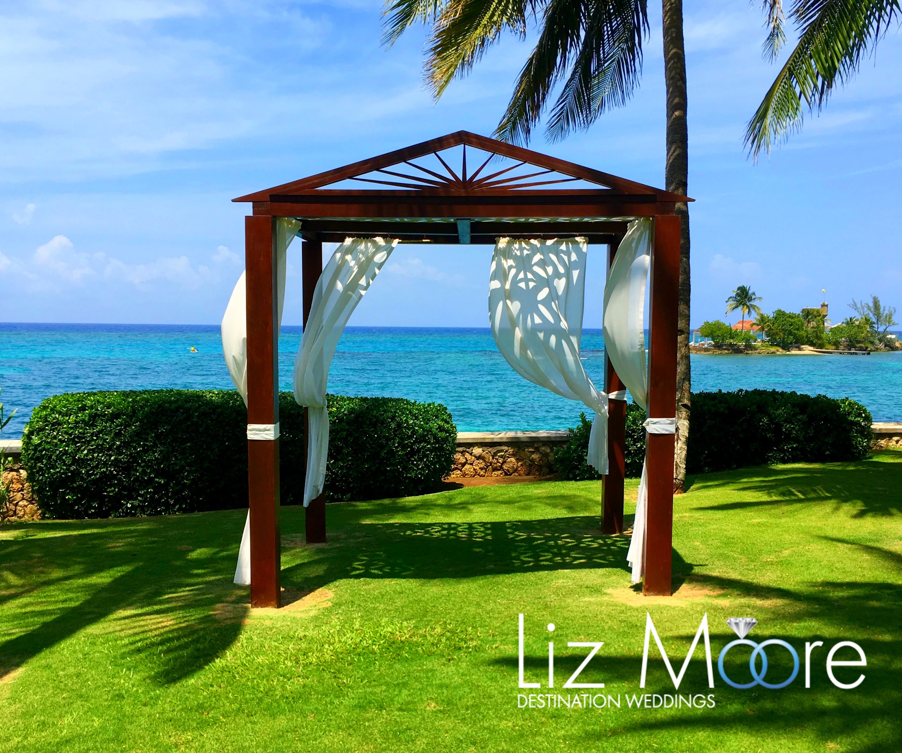 7 Couples Tower Isle Gazebo
