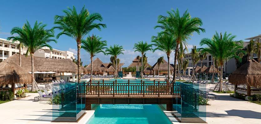 9 La perla pool picture 