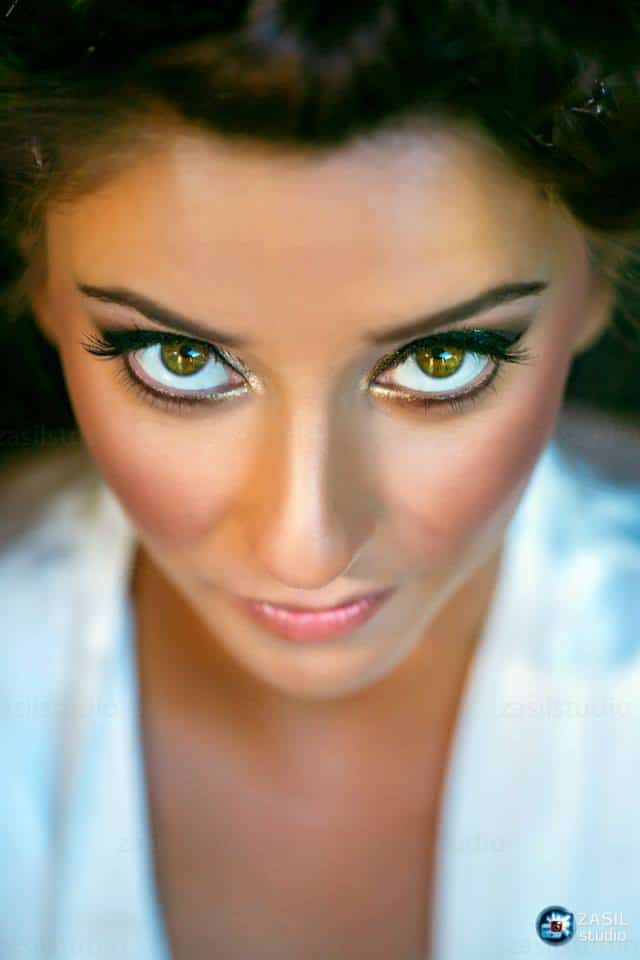 Beautiful brides eyes on her wedding day 