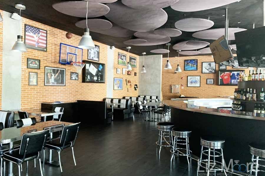 Main sports bar With the televisions for watching games and premium drinks