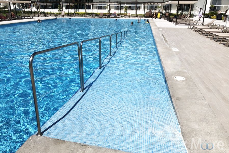 Riu Costa Mujeres Palace lap pool