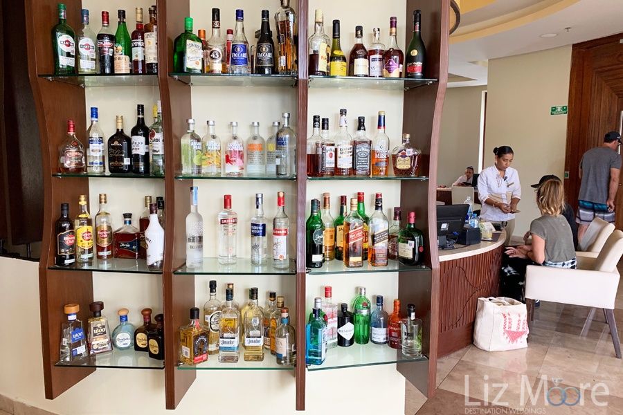 check-in and lounge In the upgraded area of the resort where premium drinks are available