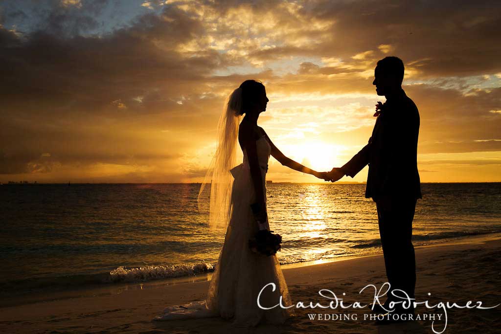 Claudia Rodriquez Wedding Photography did this beautiful Sunset Mexico Wedding picture