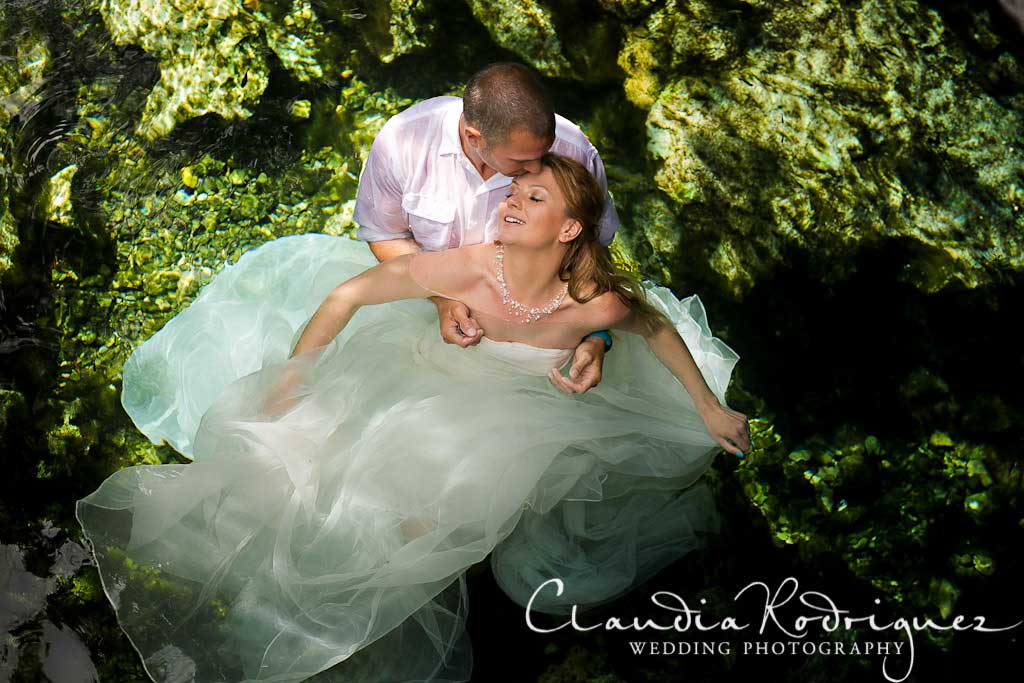 Claudia Rodriguez Wedding picture of couples in cenotes